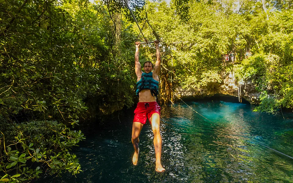Imagen de  Aventura en la Jungla en ATV con Tiroleza, Cenote y Degustación de Tequila