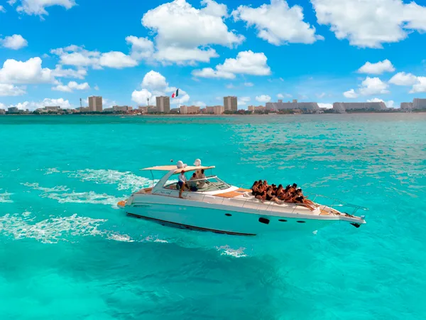 cover Dejavu Yacht Rental Cancun