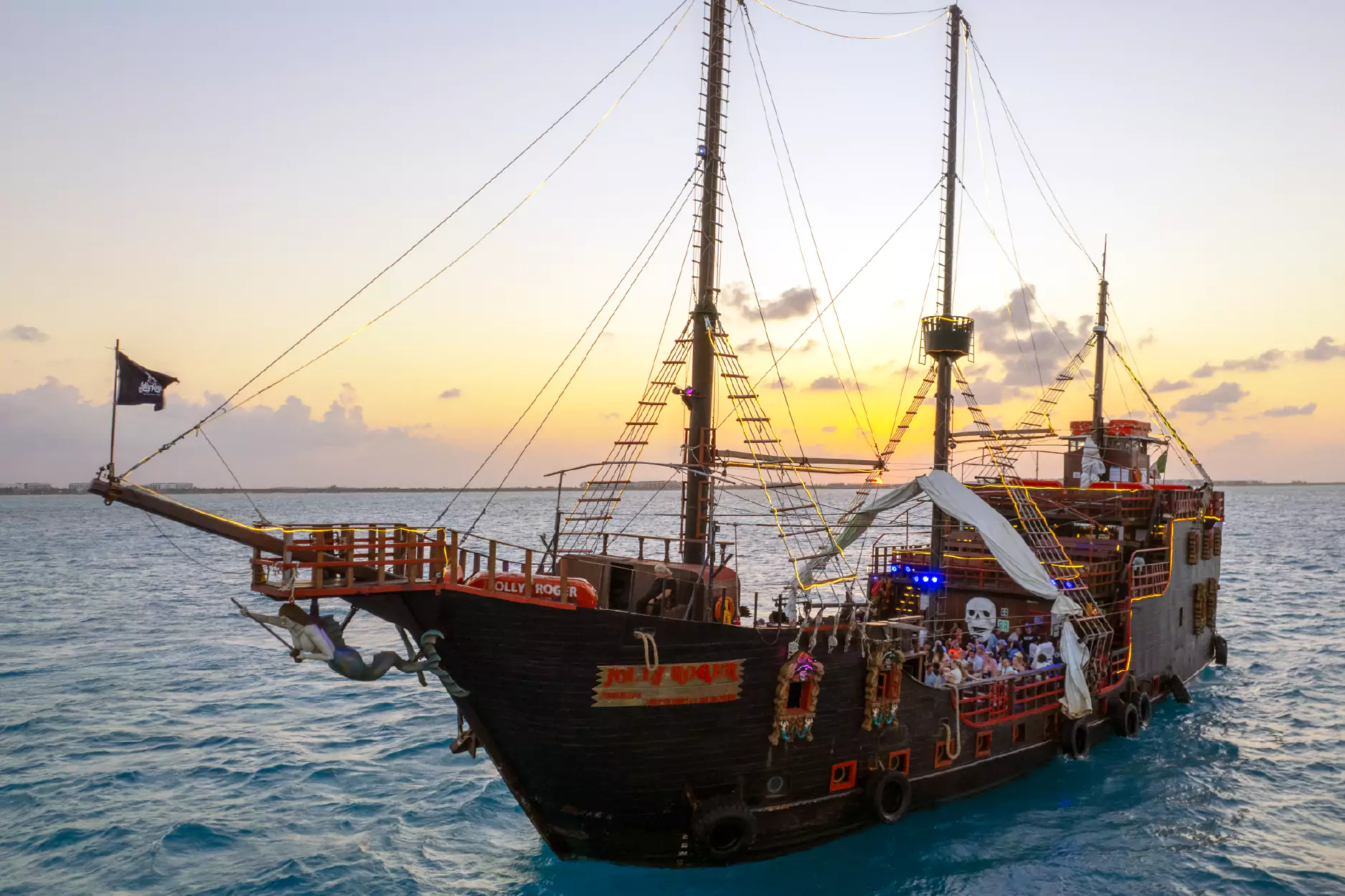 cover Pirate Show Jolly Roger Cancun - The Blackbeards Legend